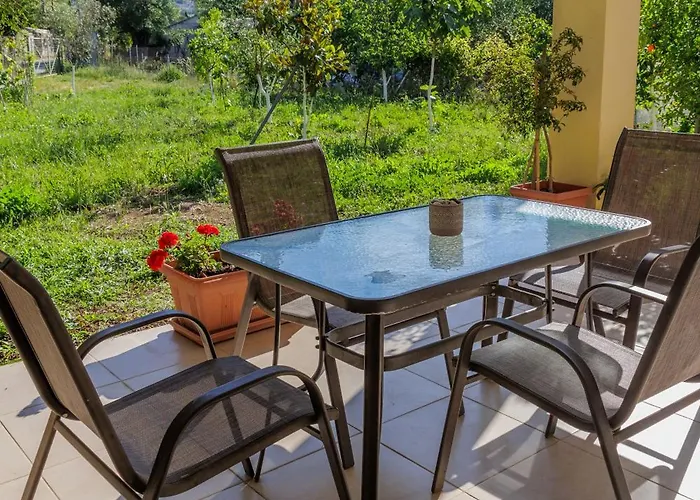 Village Pleasure Kouramádes