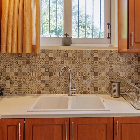 Апартаменты Village Pleasure Kouramades