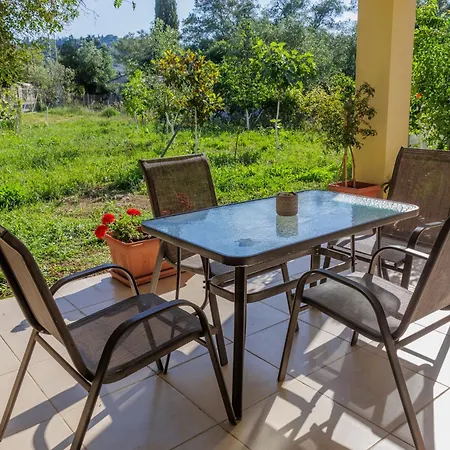 Village Pleasure Kouramádes
