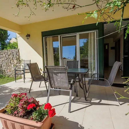 Village Pleasure Apartament Kouramádes