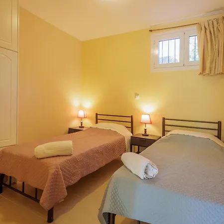 Village Pleasure Апартаменты Kouramades