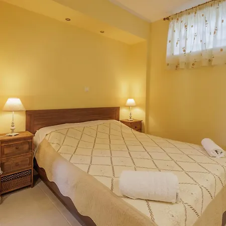 Village Pleasure Kouramádes